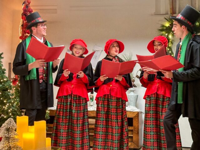 Charleston, SC Christmas Carolers | Charleston & Savannah holiday music choir